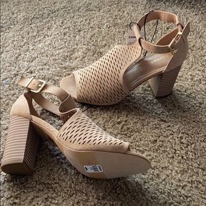 Brand new size 8 nude chunky heels from Express